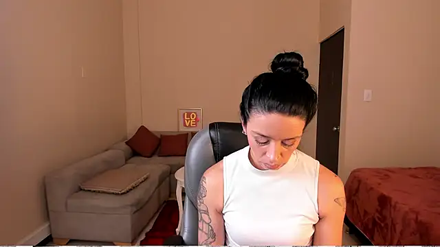 Kristen Garner online show from April 2026 08:06:02 PM