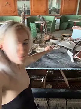 Dina-Light online show from February 2025 01:29:01 PM