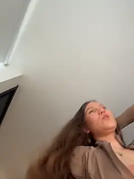 Snapshot of AmelieLaurent_ chatting on April 2026 05:32:02 PM AmelieLaurent online show from April 2026 05:32:02 PM