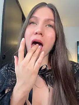 Snapshot of AmelieLaurent_ chatting on April 2026 10:10:02 PM AmelieLaurent online show from April 2026 10:10:02 PM