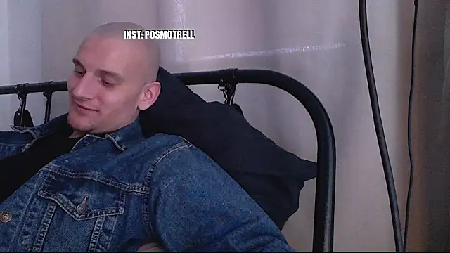 Snapshot of ETHAN_MOORE chatting on April 2026 12:54:02 PM ETHAN MOORE online show from April 2026 12:54:02 PM