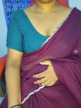 Snapshot of Malluivaniya chatting on June 2026 05:26:01 PM Malluivaniya online show from June 2026 05:26:01 PM