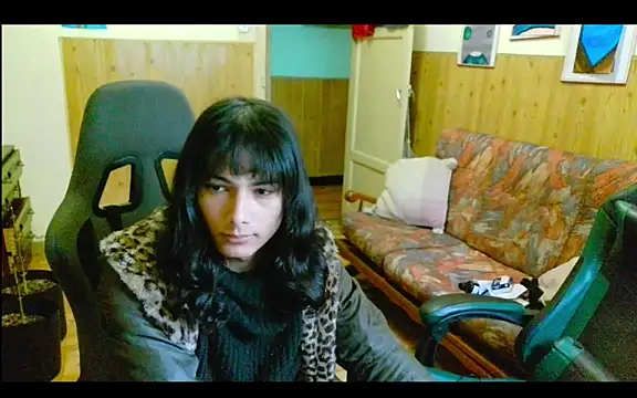 calliemaggotbone online show from December 2025 02:13:02 PM