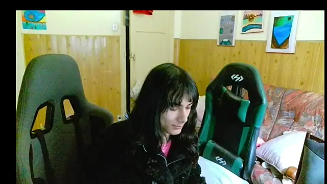 calliemaggotbone online show from December 2025 02:58:02 PM