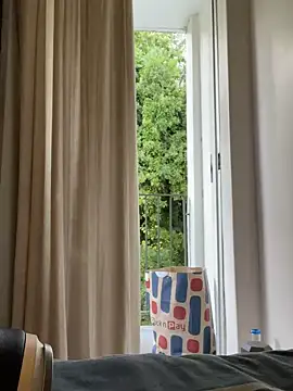 Snapshot of YesTheSexiest chatting on December 2024 03:56:02 PM YesTheSexiest online show from December 2024 03:56:02 PM