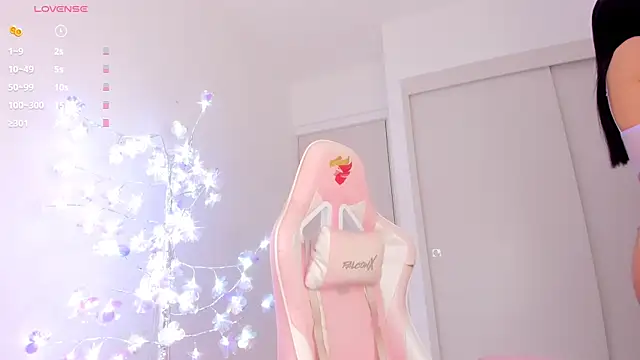 mia yourmommy online show from December 2025 01:00:01 AM