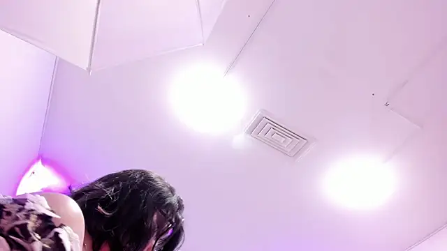 PauletteJ online show from December 2025 11:52:01 AM