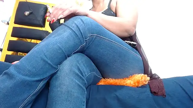 Helennahot online show from February 2025 07:15:02 PM