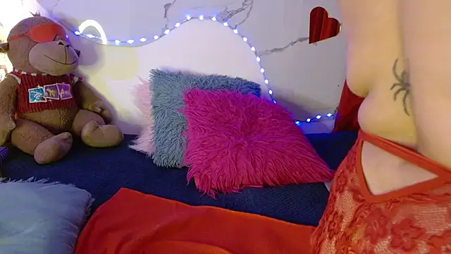 Snapshot of juanitared chatting on October 2025 12:01:02 AM juanitared online show from October 2025 12:01:02 AM