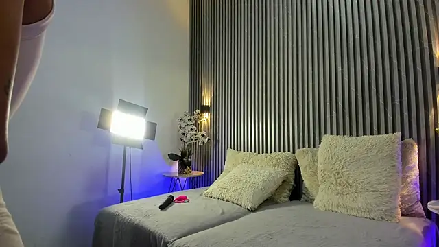 SHANONCLARK online show from October 2025 07:05:01 PM