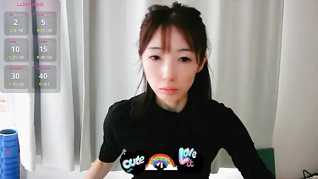 Snapshot of Love_me_Eri_ chatting on October 2025 04:04:02 AM Love me Eri  online show from October 2025 04:04:02 AM