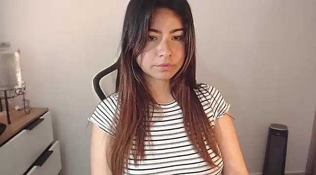 Snapshot of alice_middlee chatting on February 2025 07:09:01 PM alice middlee online show from February 2025 07:09:01 PM