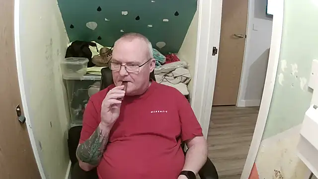 Snapshot of FriendlyDave chatting on January 2025 07:11:01 PM FriendlyDave online show from January 2025 07:11:01 PM