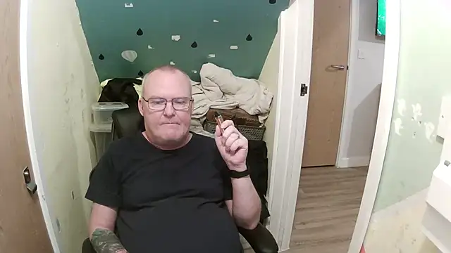 Snapshot of FriendlyDave chatting on February 2025 07:02:01 PM FriendlyDave online show from February 2025 07:02:01 PM