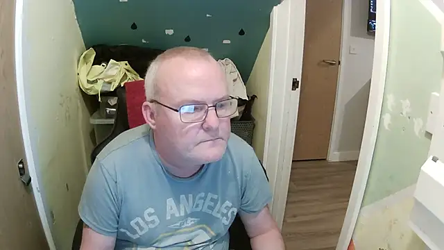 Snapshot of FriendlyDave chatting on February 2025 07:40:02 PM FriendlyDave online show from February 2025 07:40:02 PM