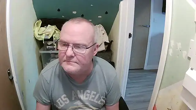 Snapshot of FriendlyDave chatting on February 2025 11:01:02 AM FriendlyDave online show from February 2025 11:01:02 AM