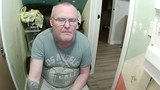 Snapshot of FriendlyDave chatting on February 2025 06:01:01 PM FriendlyDave online show from February 2025 06:01:01 PM