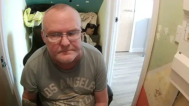 Snapshot of FriendlyDave chatting on February 2025 10:20:02 AM FriendlyDave online show from February 2025 10:20:02 AM