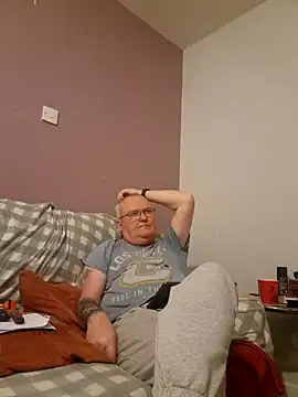 Snapshot of FriendlyDave chatting on February 2025 11:15:01 PM FriendlyDave online show from February 2025 11:15:01 PM