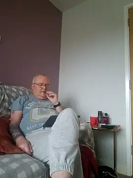 Snapshot of FriendlyDave chatting on February 2025 08:20:01 AM FriendlyDave online show from February 2025 08:20:01 AM