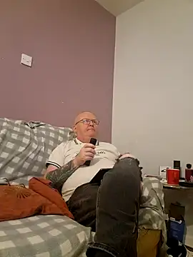 Snapshot of FriendlyDave chatting on February 2025 09:33:01 PM FriendlyDave online show from February 2025 09:33:01 PM