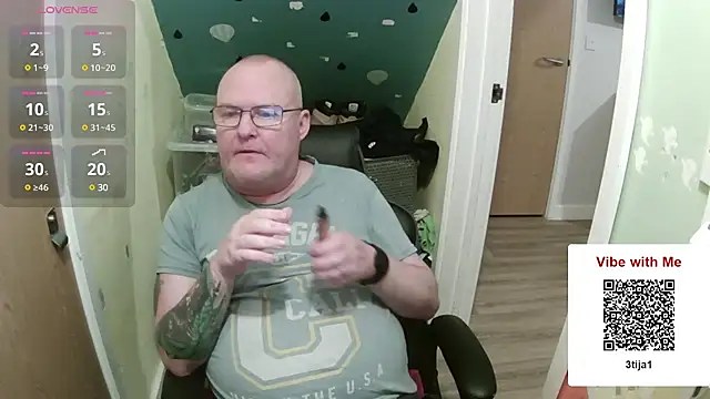 Snapshot of FriendlyDave chatting on February 2025 06:55:02 PM FriendlyDave online show from February 2025 06:55:02 PM