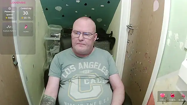 Snapshot of FriendlyDave chatting on February 2025 06:32:02 PM FriendlyDave online show from February 2025 06:32:02 PM