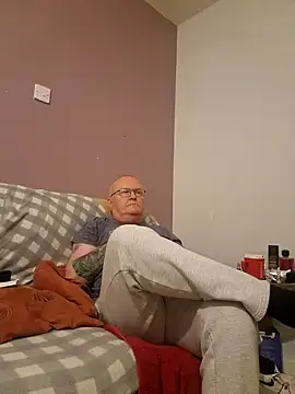 Snapshot of FriendlyDave chatting on February 2025 09:41:02 PM FriendlyDave online show from February 2025 09:41:02 PM