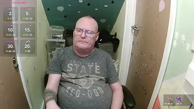 Snapshot of FriendlyDave chatting on February 2025 11:33:01 AM FriendlyDave online show from February 2025 11:33:01 AM