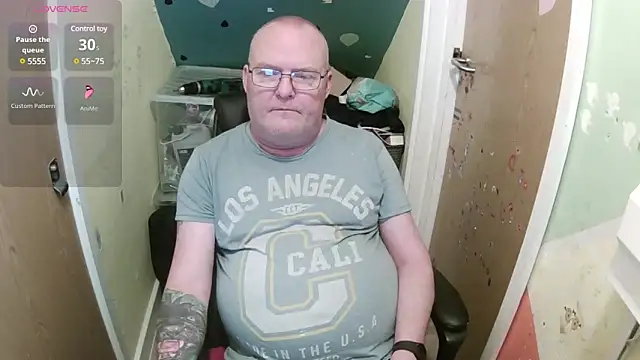 Snapshot of FriendlyDave chatting on February 2025 06:06:02 AM FriendlyDave online show from February 2025 06:06:02 AM