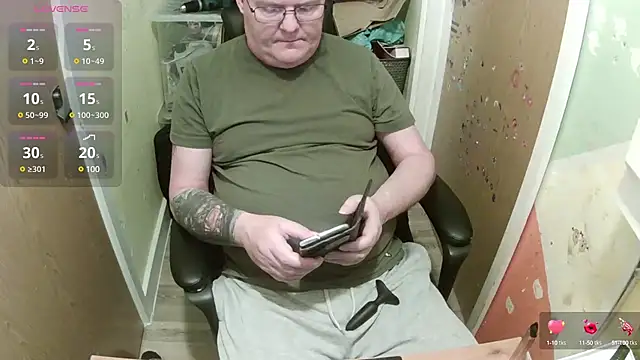 Snapshot of FriendlyDave chatting on February 2025 09:32:02 AM FriendlyDave online show from February 2025 09:32:02 AM