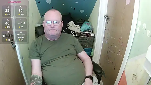 Snapshot of FriendlyDave chatting on February 2025 11:20:01 AM FriendlyDave online show from February 2025 11:20:01 AM