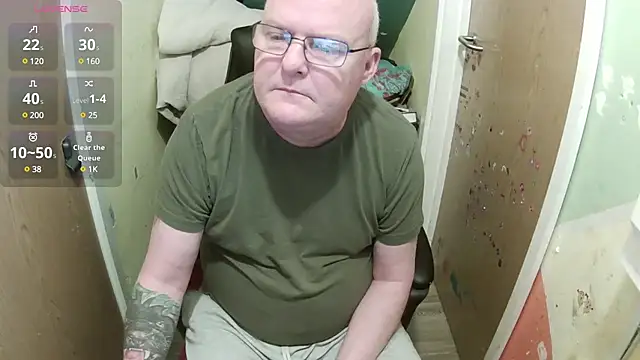 Snapshot of FriendlyDave chatting on March 2025 08:30:01 AM FriendlyDave online show from March 2025 08:30:01 AM