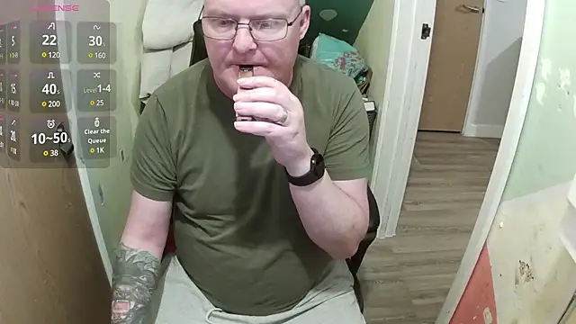 Snapshot of FriendlyDave chatting on March 2025 07:32:01 PM FriendlyDave online show from March 2025 07:32:01 PM