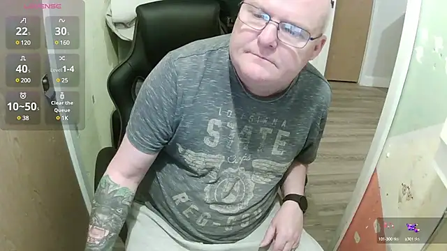 Snapshot of FriendlyDave chatting on March 2025 06:43:01 PM FriendlyDave online show from March 2025 06:43:01 PM