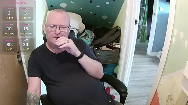 Snapshot of FriendlyDave chatting on March 2025 09:01:02 AM FriendlyDave online show from March 2025 09:01:02 AM