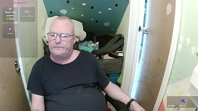 Snapshot of FriendlyDave chatting on March 2025 08:58:02 AM FriendlyDave online show from March 2025 08:58:02 AM