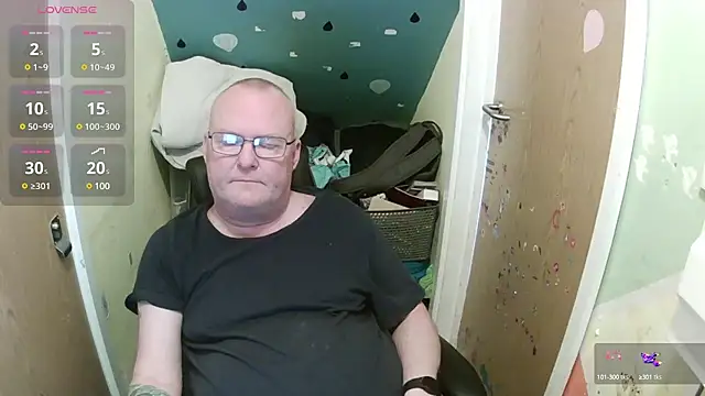 Snapshot of FriendlyDave chatting on March 2025 12:03:01 PM FriendlyDave online show from March 2025 12:03:01 PM