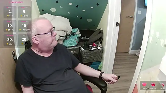 Snapshot of FriendlyDave chatting on March 2025 06:55:01 PM FriendlyDave online show from March 2025 06:55:01 PM