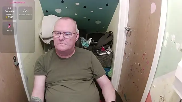 Snapshot of FriendlyDave chatting on March 2025 09:34:02 AM FriendlyDave online show from March 2025 09:34:02 AM