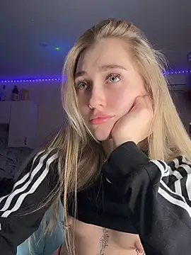 Snapshot of Good__Girl_ chatting on December 2025 04:35:02 PM Good Girl online show from December 2025 04:35:02 PM