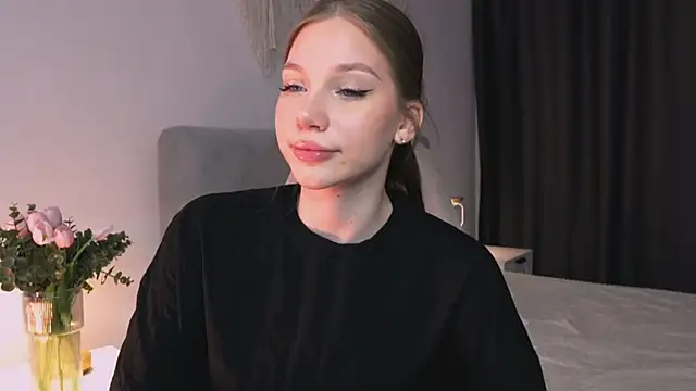 Snapshot of MiaKeler chatting on April 2026 09:01:01 PM MiaKeler online show from April 2026 09:01:01 PM