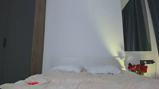 Snapshot of MiaKeler chatting on April 2026 09:39:01 PM MiaKeler online show from April 2026 09:39:01 PM