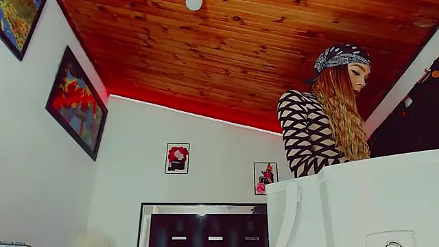 Snapshot of candy_kendall chatting on December 2024 02:49:02 AM candy kendall online show from December 2024 02:49:02 AM