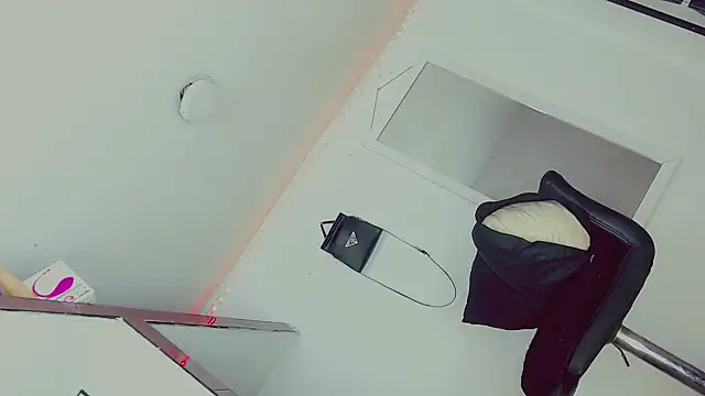 Snapshot of candy_kendall chatting on February 2025 04:01:02 PM candy kendall online show from February 2025 04:01:02 PM