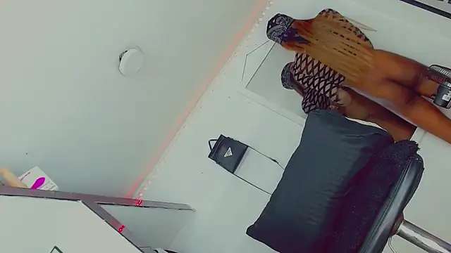 Snapshot of candy_kendall chatting on February 2025 02:50:02 AM candy kendall online show from February 2025 02:50:02 AM