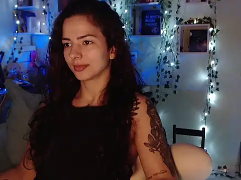 Snapshot of BeellyDance chatting on October 2025 11:14:02 AM BeellyDance online show from October 2025 11:14:02 AM