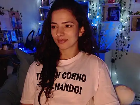 Snapshot of BeellyDance chatting on October 2025 11:56:02 AM BeellyDance online show from October 2025 11:56:02 AM