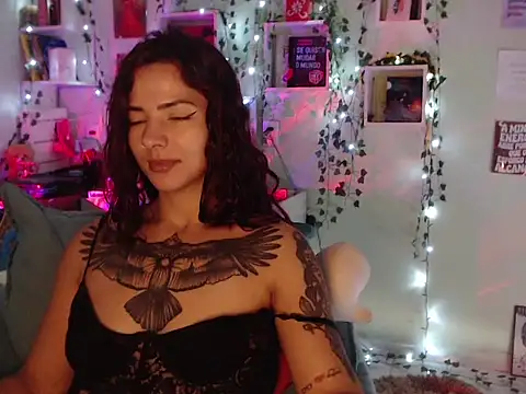 Snapshot of BeellyDance chatting on October 2025 02:18:01 PM BeellyDance online show from October 2025 02:18:01 PM