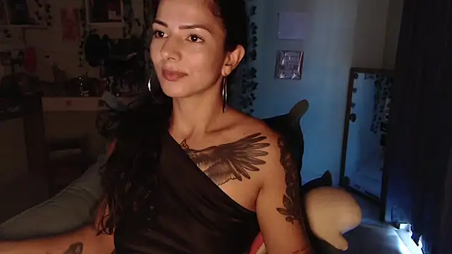 Snapshot of BeellyDance chatting on April 2026 08:17:01 PM BeellyDance online show from April 2026 08:17:01 PM